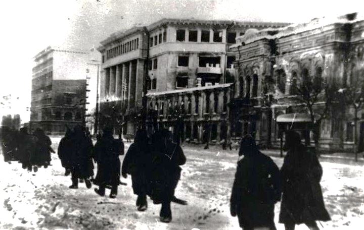 Советские войска входят в Воронеж. Проспект Революции. 25 января 1943 г.