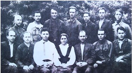 Группа ветеранов завода, работавших в довоенное время