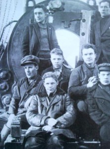 Передовые рабочие дизельного производства. 1938. Внизу – Герой Советского Союза В. Богачёв (1942, посмертно)