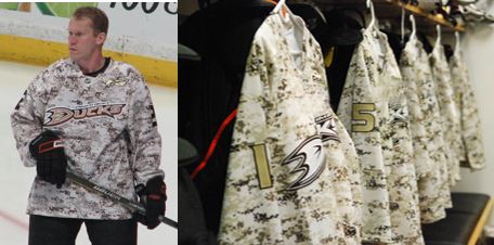 Хоккеисты "Анахайм Дакс" в форме, сделанной под военный камуфляж