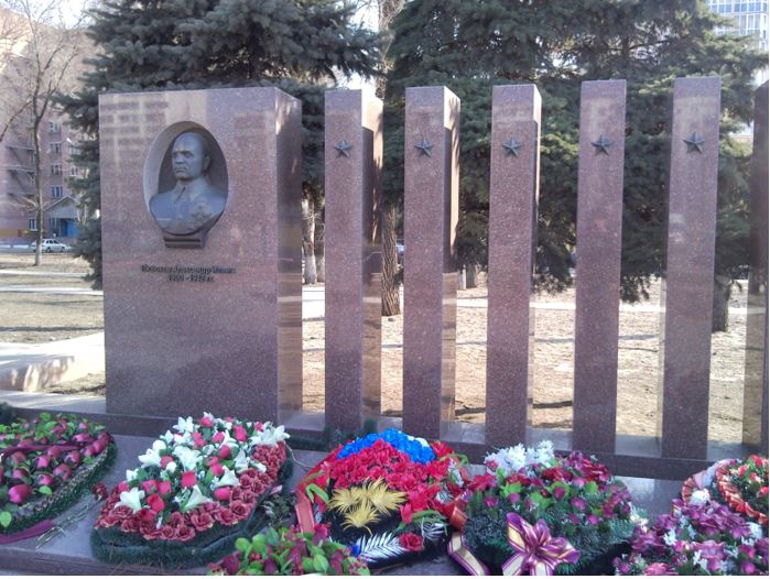 Памятник генералу Лизюкову и семи павшим героям