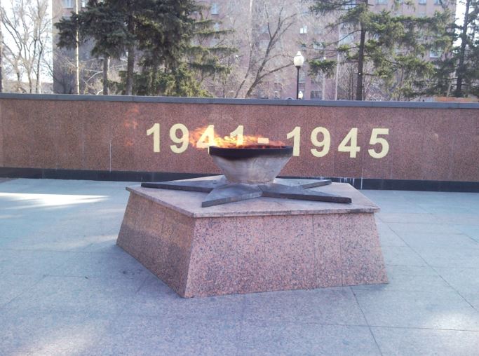 Вечный огонь у Памятника Славы