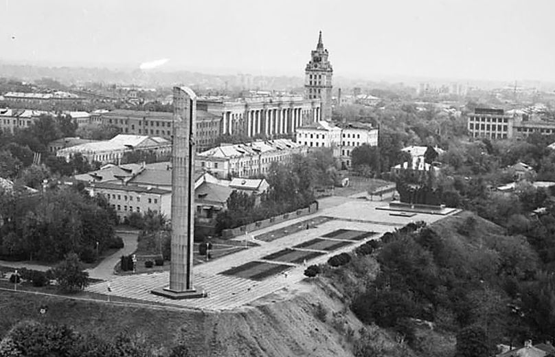 Вид на площадь Победы. Конец 1970-х гг.