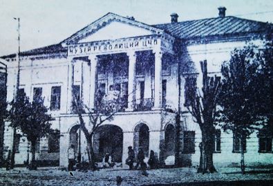 Дом Тулиновых, во дворе которого располагалась первая публичная библиотека Воронежа. 7 ноября 1927 г. в этом здании был открыт Музей революции.