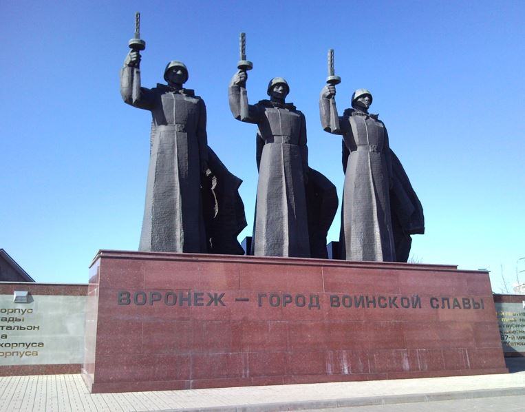 Памятник "Клятва - салют", открытый на Чижовском мемориале 8 мая 1975 года