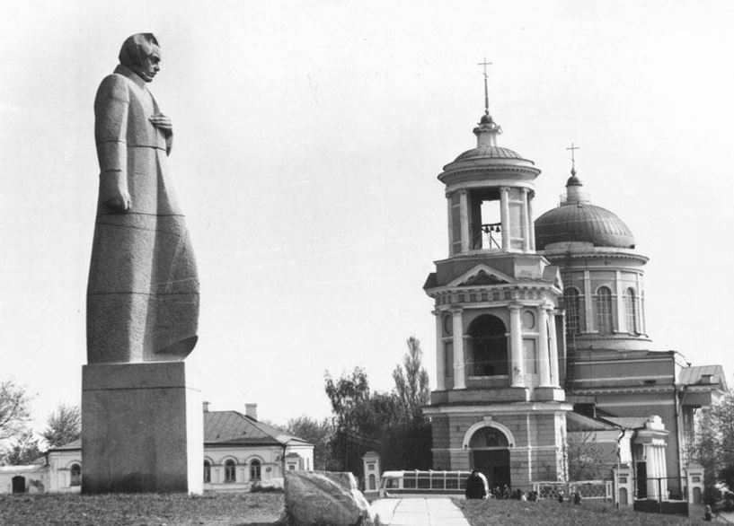 Памятник А.В. Кольцову, установленный на Советской площади. Вторая половина 1970-х гг.