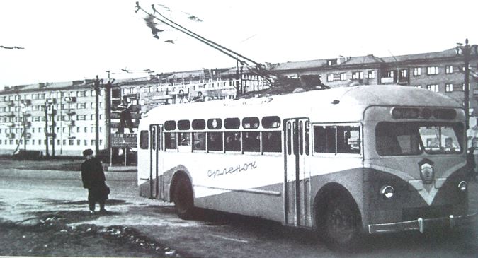 Первый троллейбус пошёл на Левый берег. 1963.