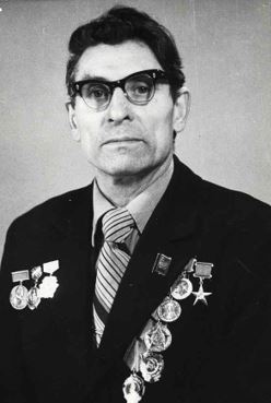 Иванов Н.Ф., ст. мастер ПО «Воронежсельмаш», Герой Соц. Труда (1971)