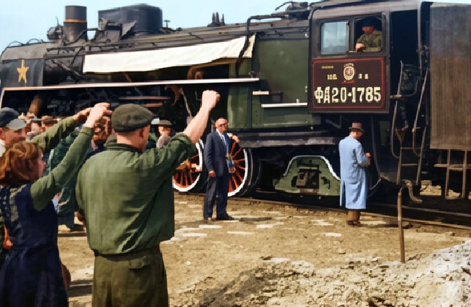 Выпуск последнего паровоза в 1960 году.. Фото восстановлено ИИ.
