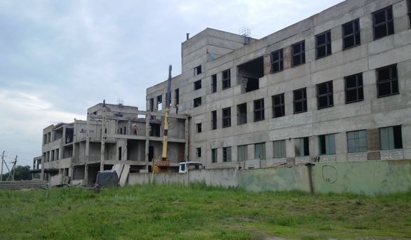Так выглядел много лет один из заводов, входящих в НПО "Энергия" - Россошанский электроаппаратный. 1990-е - 2000-е гг.