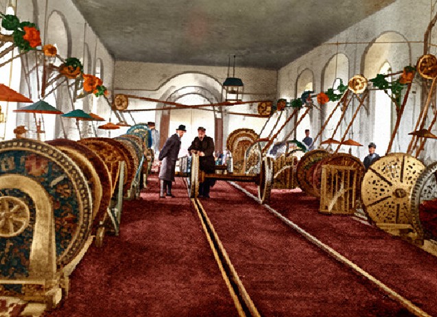 Внутренний вид одного из цехов Отроженских мастерских в 1880-х годах. Фото реставрировано ИИ.