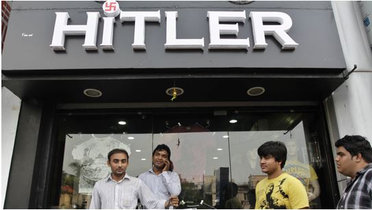 Реклама магазина в Индии со свастикой и именем Гитлера