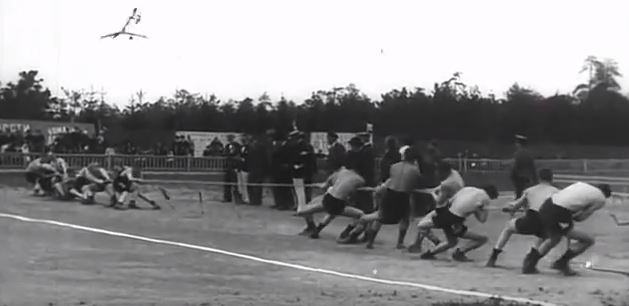 Соревнования по перетягиванию каната на 1-ой Российской Олимпиаде. 1913