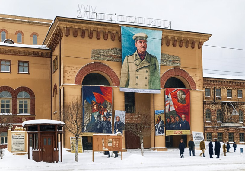 Дом офицеров. Воронеж. 1948. Фото восстановлено нейросетью.