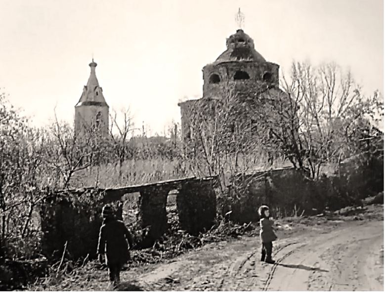 Аатов монастырь в советское время, до реставрации.